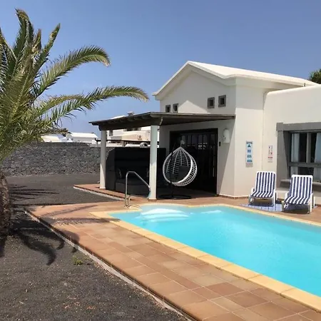Lena Villa *